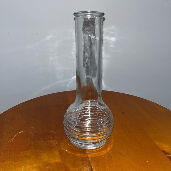 Vintage clear Glass Vase, Ribbed Bottom, USA #20 on The bottom of Vase - Picture 1 of 4